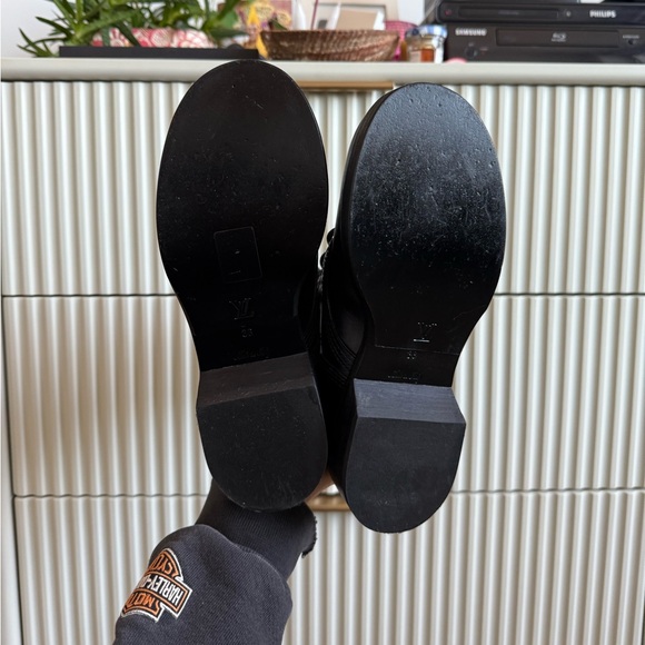 Louis Vuitton Paris Metropolis Flat Ranger Boots 
Size 36 - Picture 6 of 9